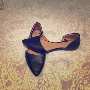 Gap black point toe flats